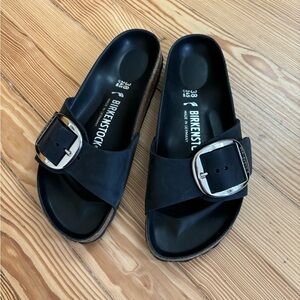 NWOB Birkenstock Madrid big buckle sandal in black